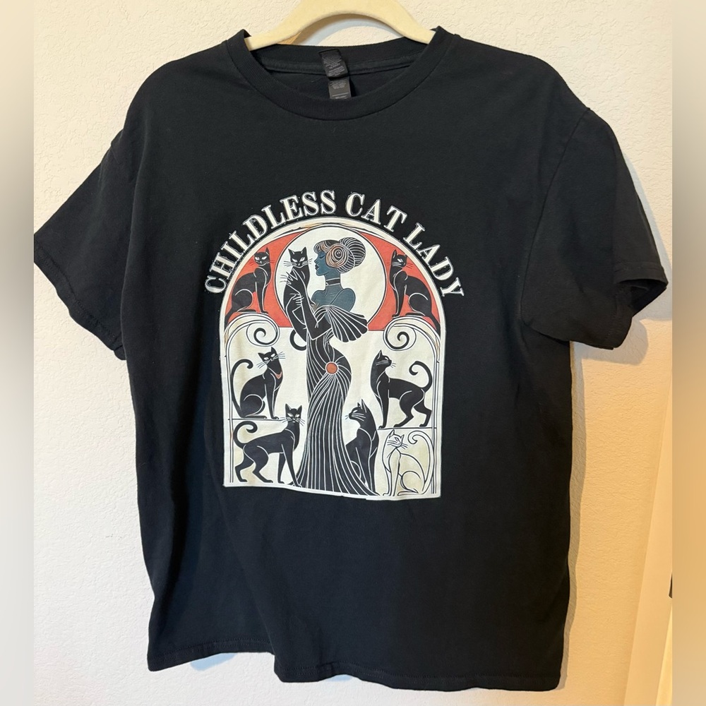 Women’s Black Childless Cat Lady Short Sleeved T-Shirt Medium NWOT